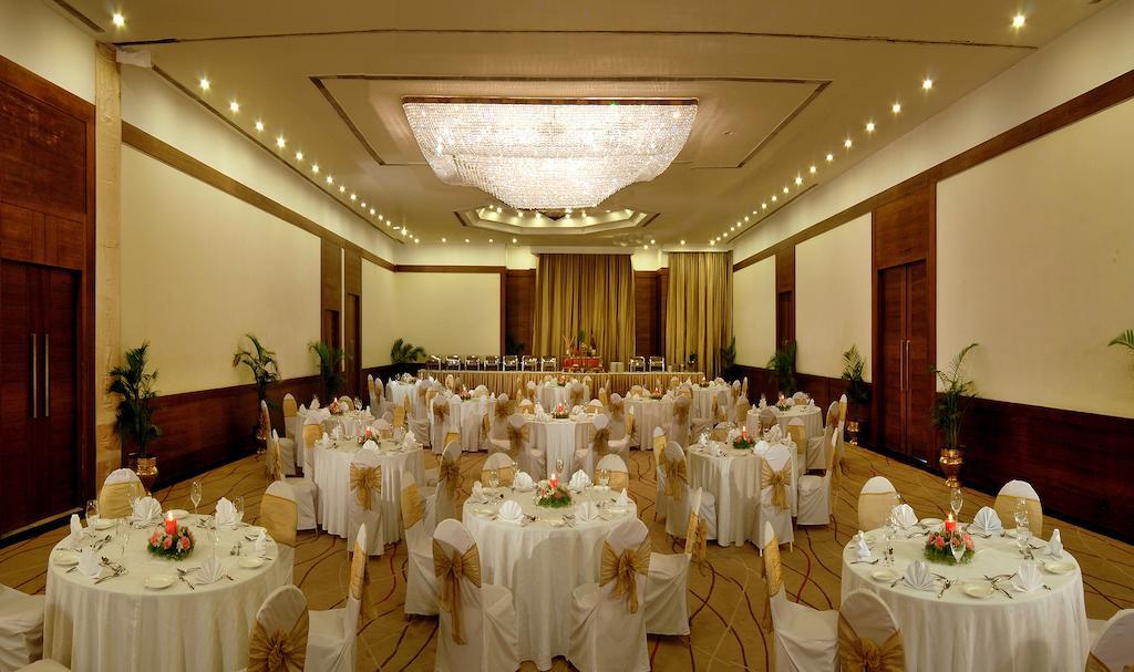 The Manohar Hyderabad Hotel Restoran foto