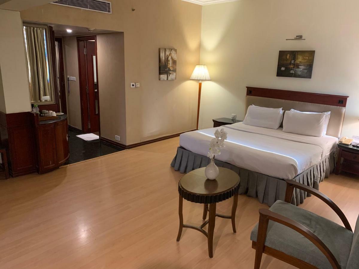 The Manohar Hyderabad Hotel Bagian luar foto