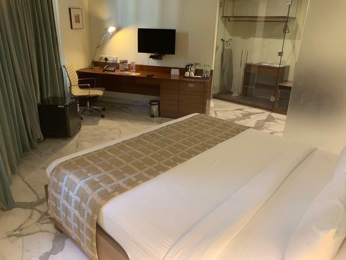 The Manohar Hyderabad Hotel Bagian luar foto